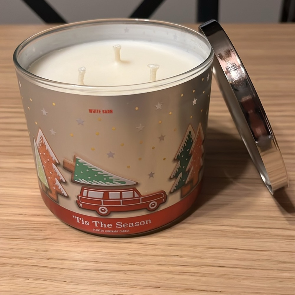 Bath & Body Works 3 Wick Candle. ‘‘Tis The Season. - Picture 2 of 3
